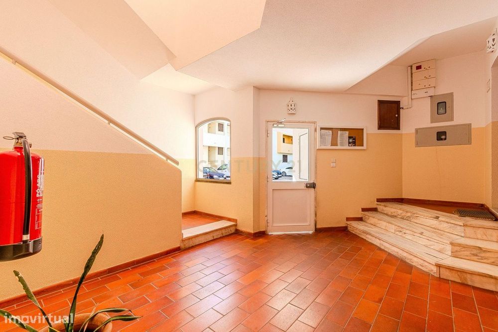 Apartamento com um quarto no centro da cidade, em condomínio fechado c