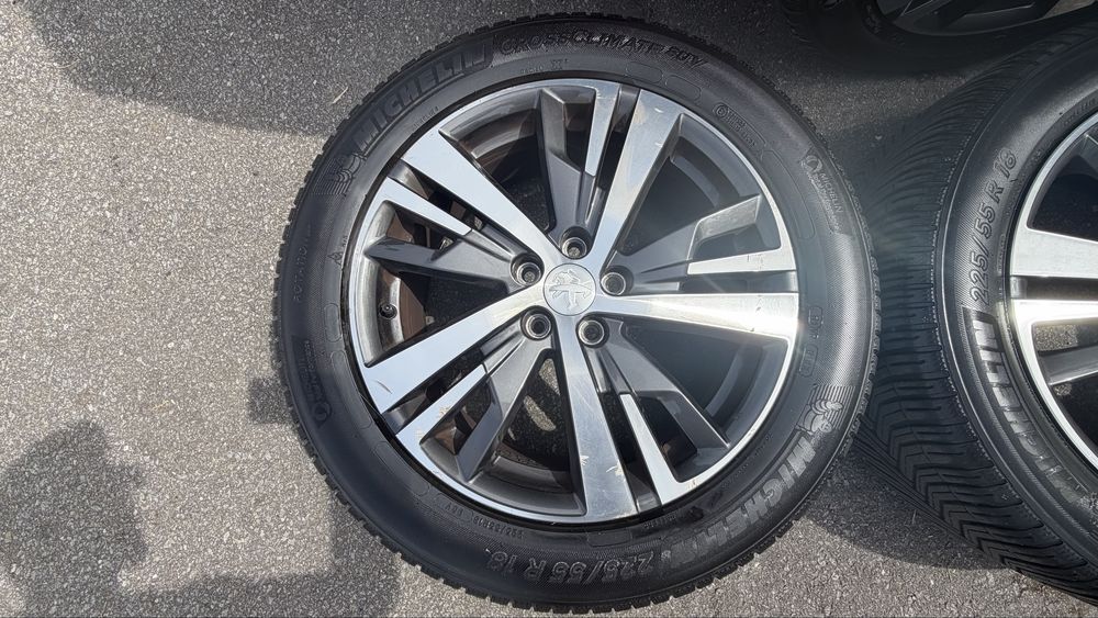 Jogo jantes 18 peugeot com pneus 225/55/18 michelin