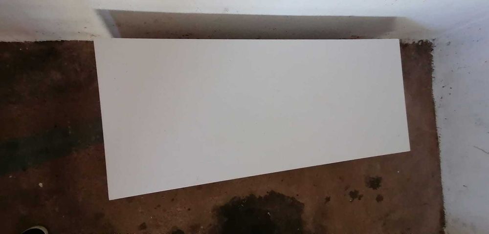 Moveis expositores 2 com gaveta e 1 com espelho