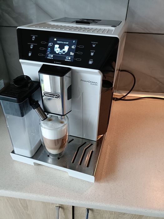 Кавова машина Delonghi PrimaDonna Class