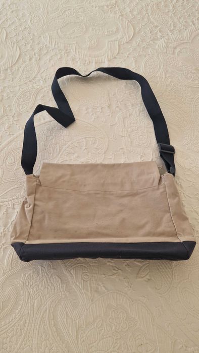 Mala tiracolo, beje e azul