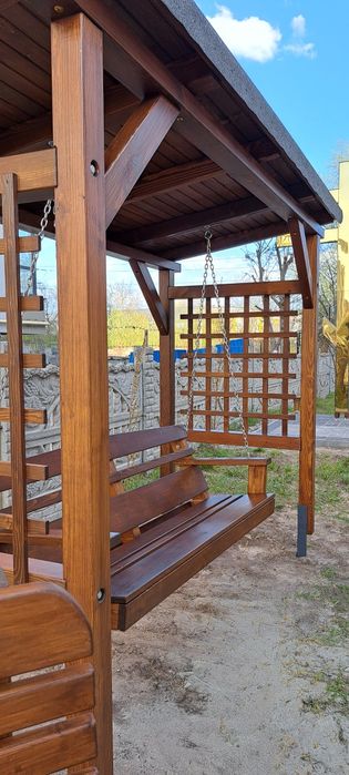 Нова дерев'яна садова качеля, садова гойдалка