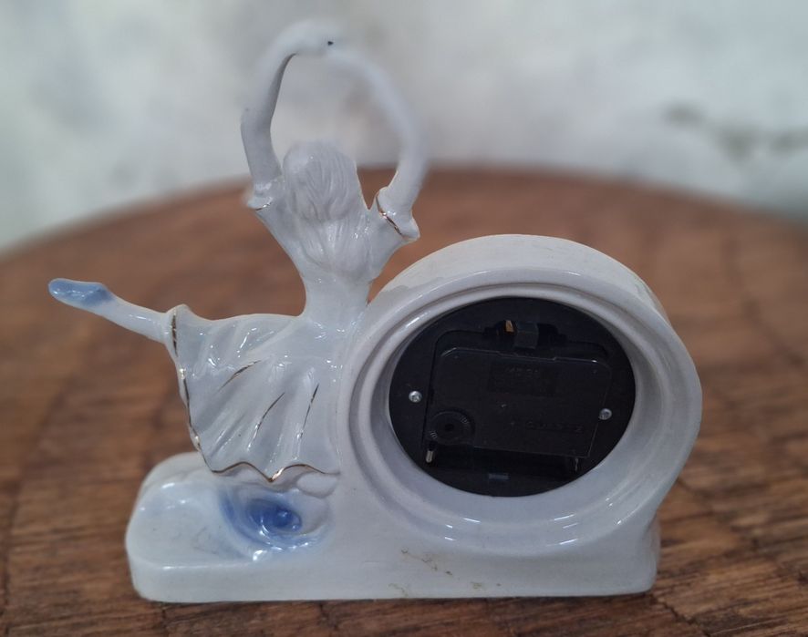 Relógio de mesa em porcelana