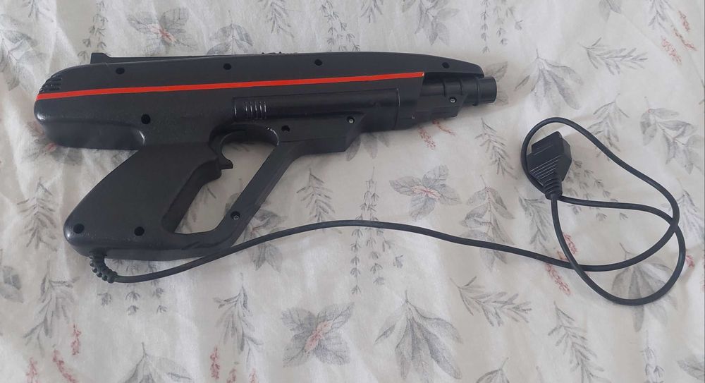 Pistola retro p/consolas Family Game / Famicom de 8 bits