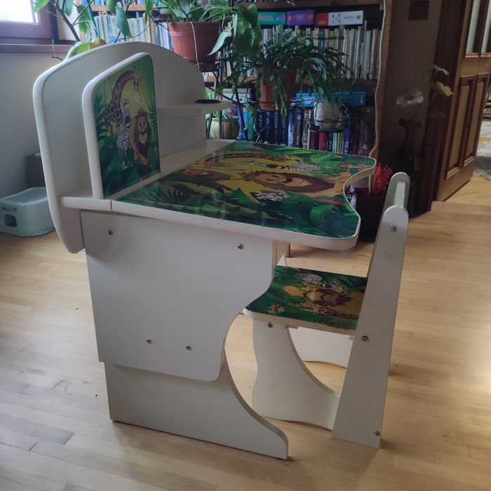 Дитяча парта із стільчиком