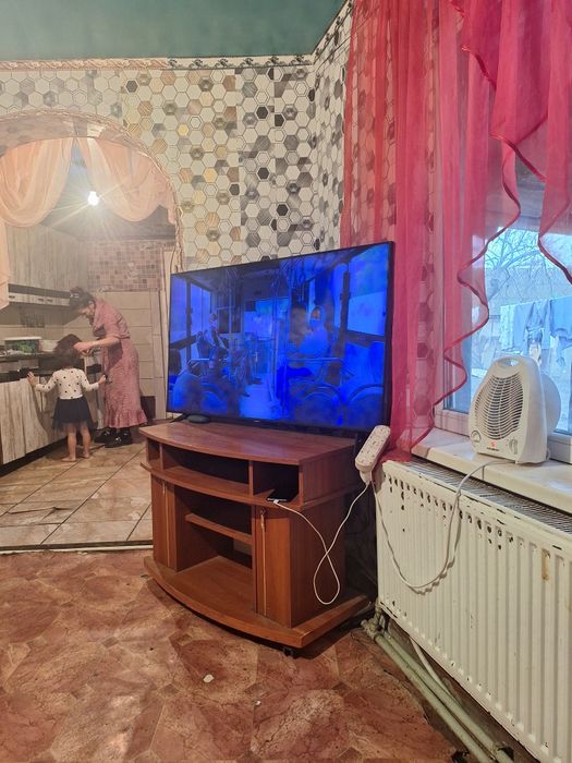 Продам телевизор смарт тв  диагональ 50