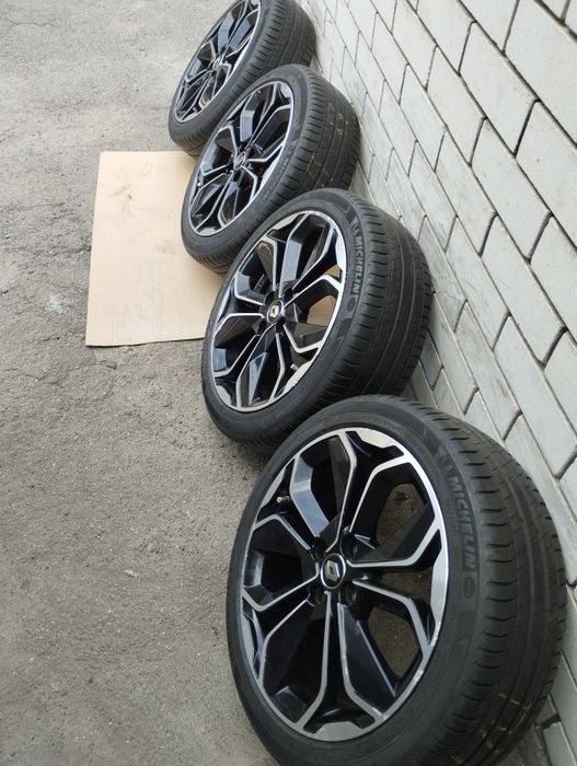 R17 4 100 диски Renault original  с шинами Michelin.