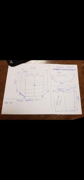 Скляна шафа з підсвіткою