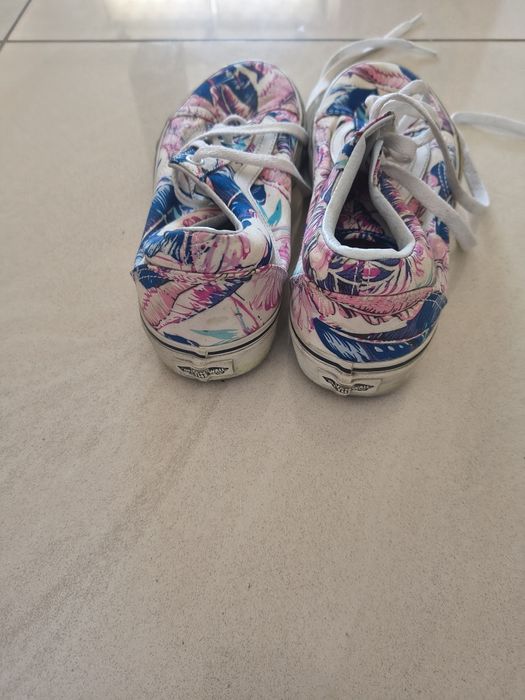 Vans off tge wall