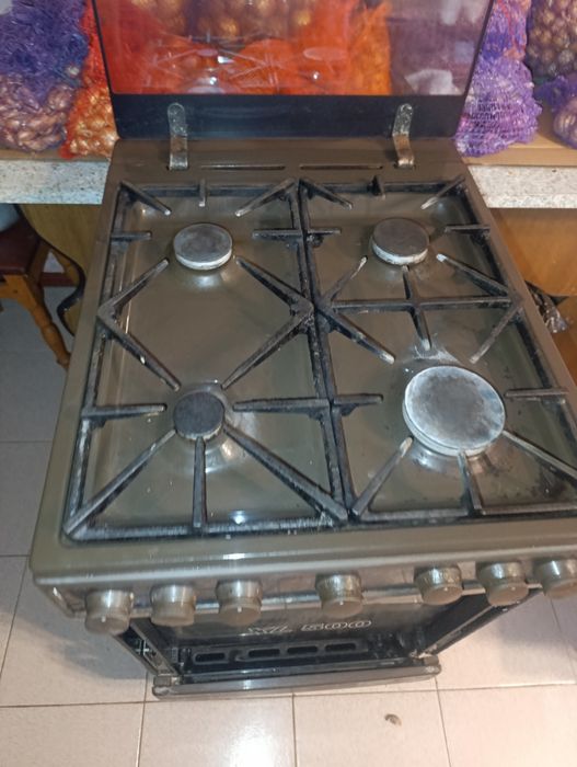 Газова плита на 4 камфорки і газова духовка