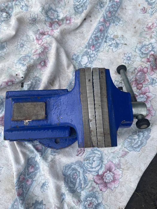 Затискачі нові металеві