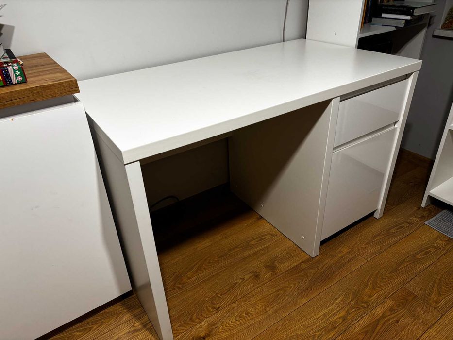 Biurko Kaspian 120 cm z drzwiami i szufladą białe BRW