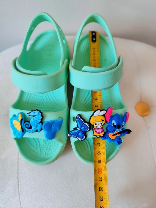 Crocs C12 29 30 sandałki dla dziewczynki przypinki wodoodporne