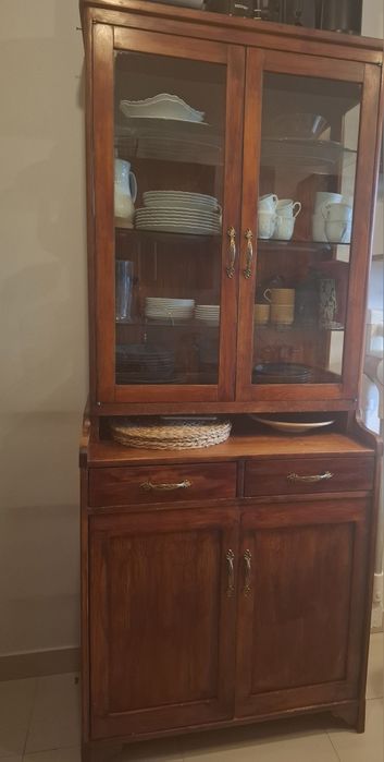 Kredens pojemny odsprzedam