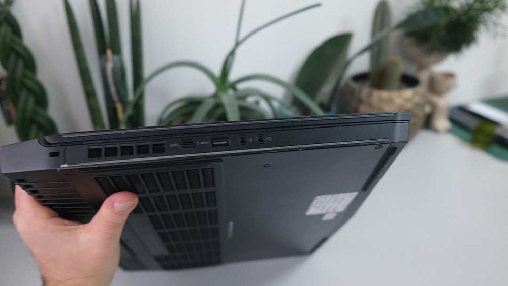 Dell Alienware R4 i7 -8750H 1TB 16 512 GTX 1060 UHD 630 15.6 FHD IPS ...