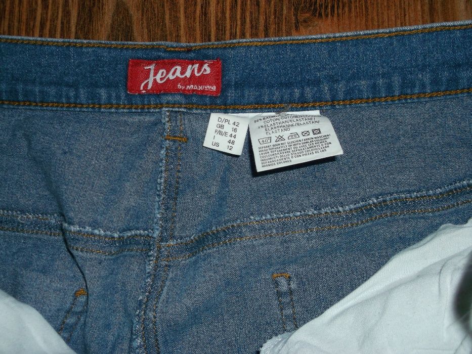 modne jeansy damskie z haftem 42