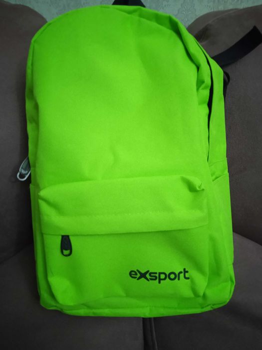 Стильний яскравий рюкзак