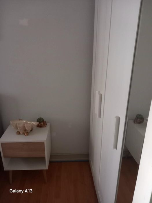 Alugo quarto para jovem estutante/trabalhadora