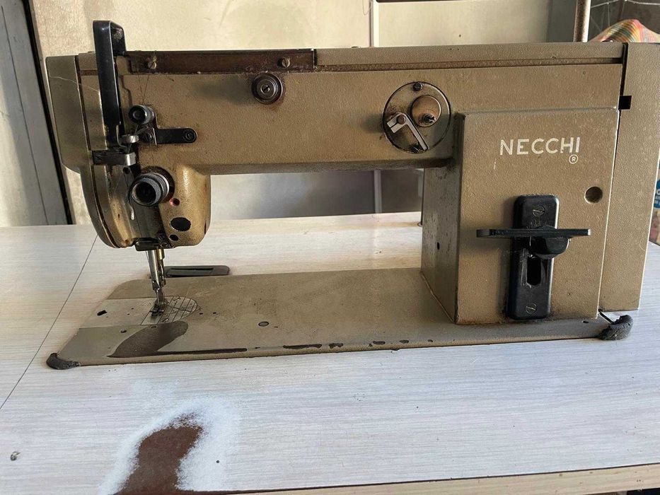Máquina de Costura Industrial NECCHI – A Funcionar