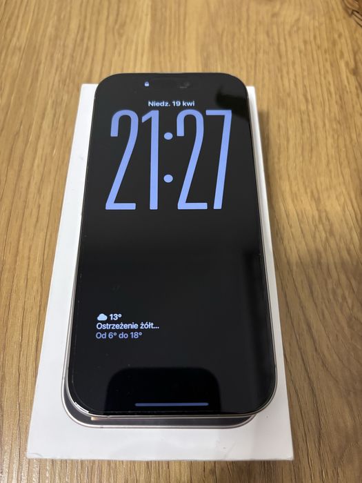 Iphone 16 pro na gwarancji, idealny stan, naturalny tytan