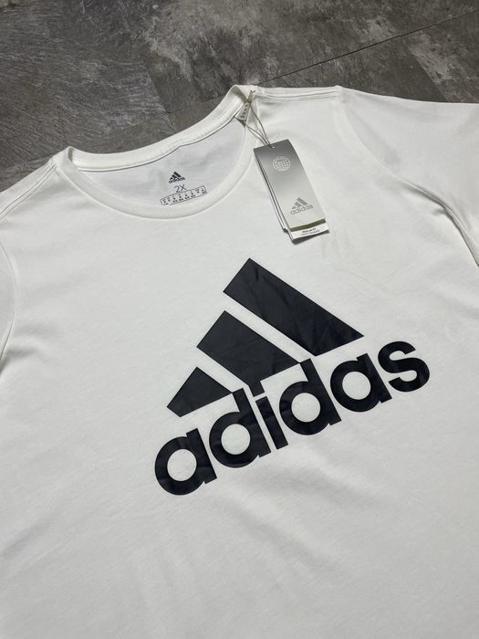 Нова! біла футболка adidas адідас жіноча базова big logo розмір 2хл