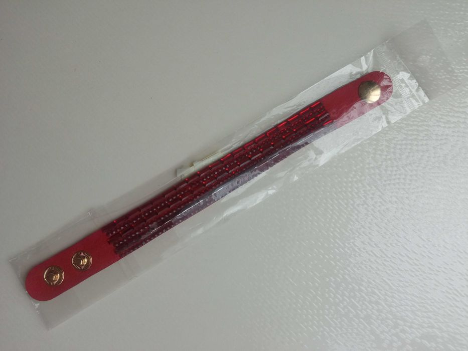 Bransoletka na pasku z kryształkami z cyrkoniami czerwona 17 18 19 cm