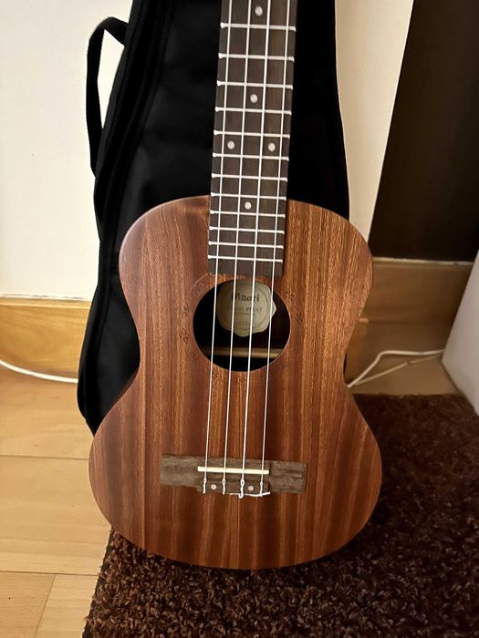 Ukulele Maori + Saco