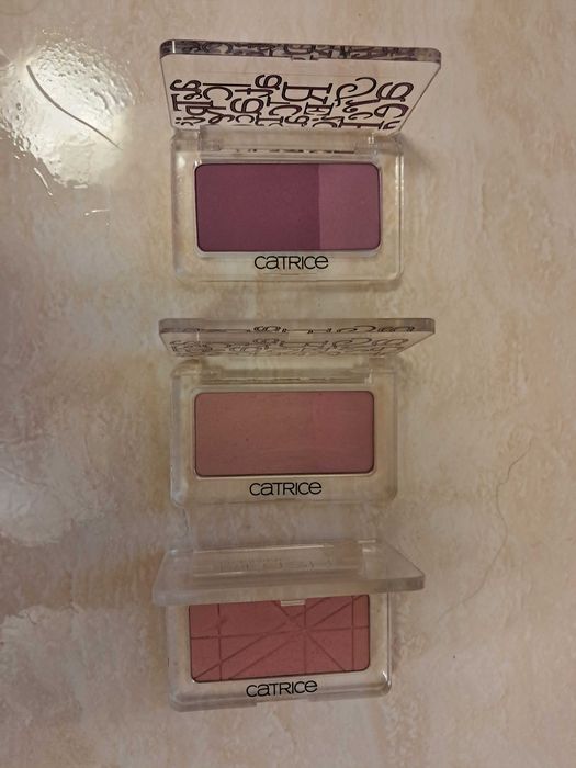 Róże prasowane Catrice