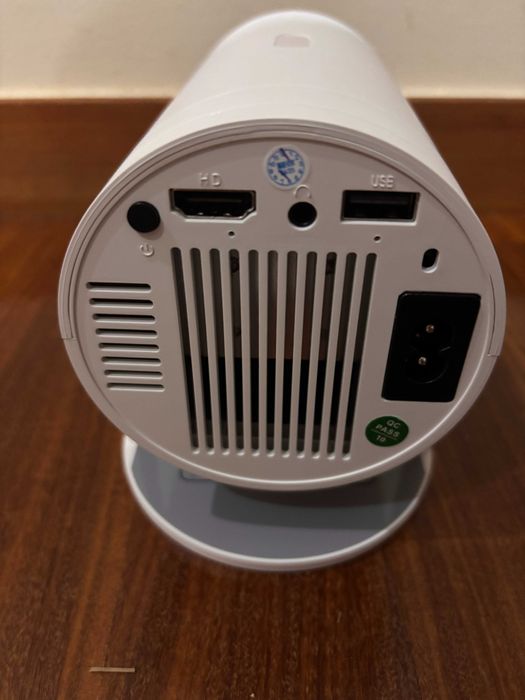 Projetor novo com comando