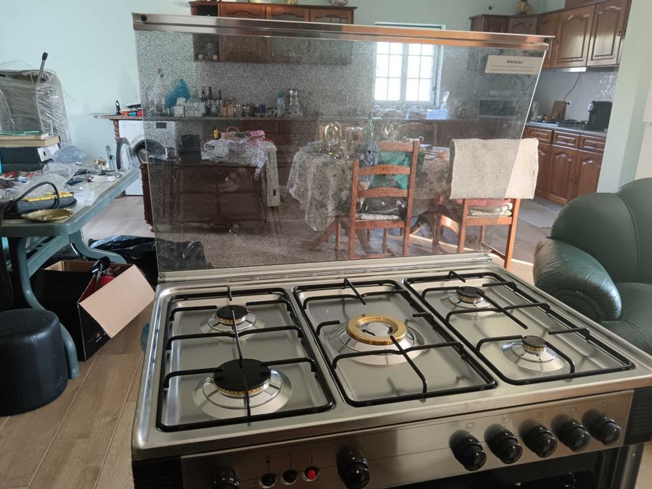 Fogão 5 Bicos com Forno a Gás (Completamente NOVO – Nunca Usado)