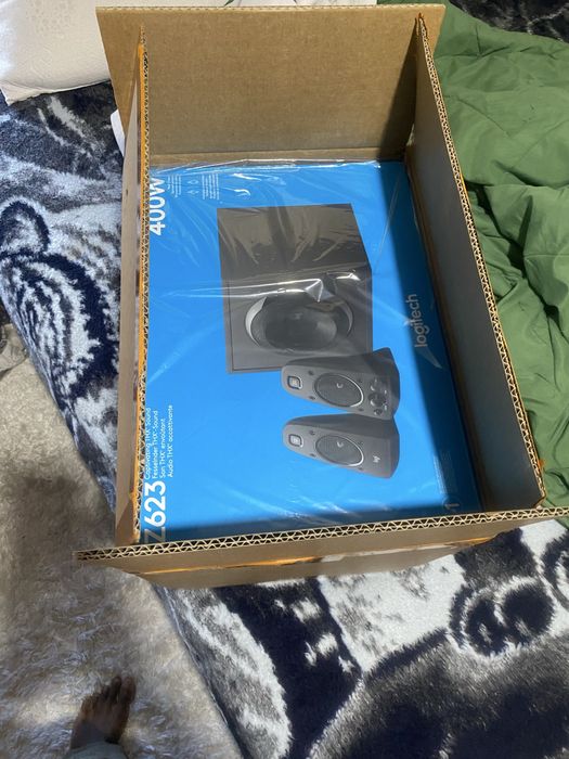 Logitech   Z623