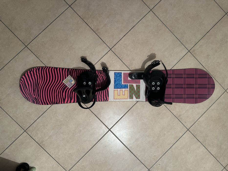 Deska snowboardowa z wiązaniami Burton