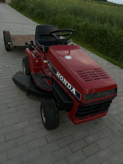 HONDA HT3813 – Traktorek kosiarka 102 cm, dwucylindrowa z przyczepką