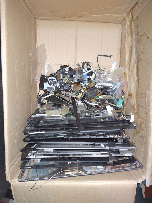 !!!Терміново!!! корпуса та запчастини до ноутбуків