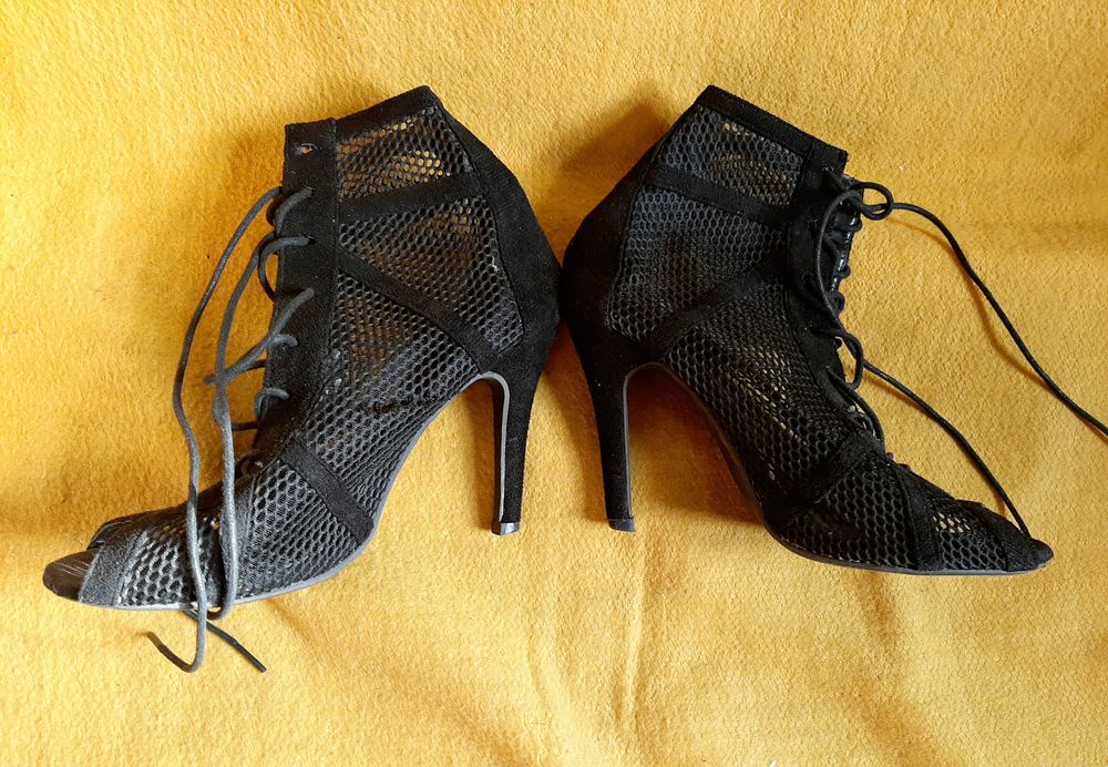 Szpilki czarne, rozmiar 39