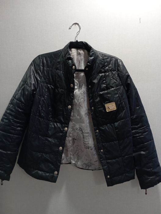 Чорна легка куртка