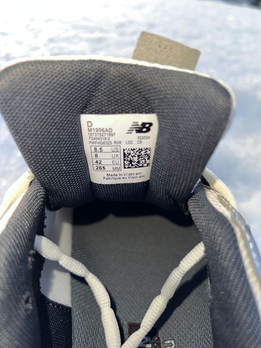 кросівки new balance