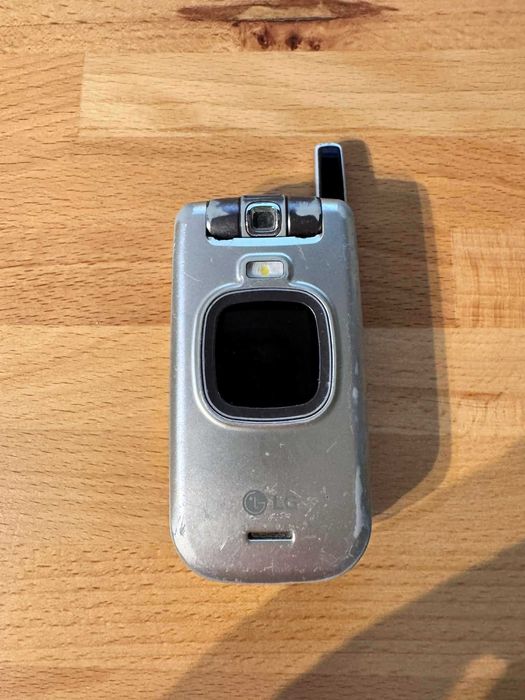 Telefon LG U8210
