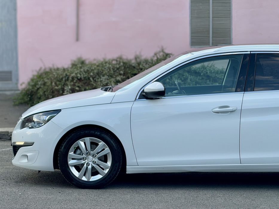 Peugeot 308SW 2015 року