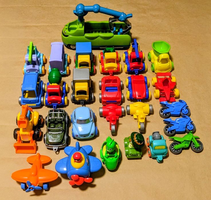 Трамвай, вагон метро, локомотив, троллейбус, автобус