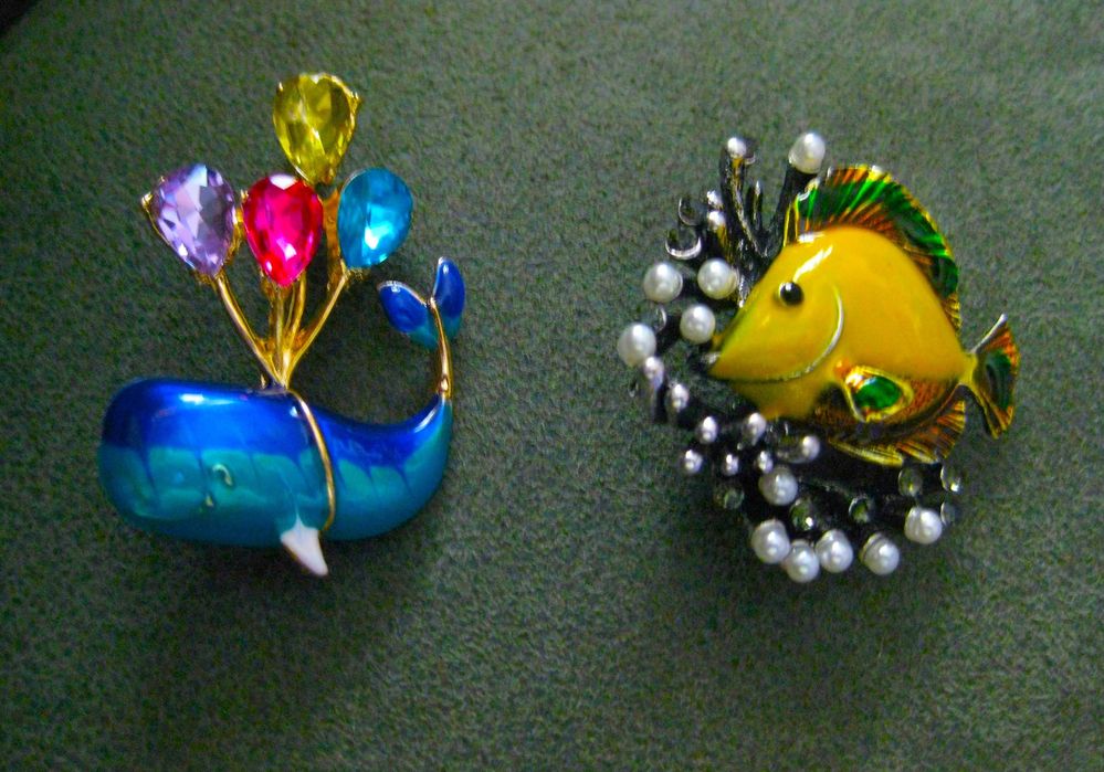 Alfinete / Broche / Pregadeira Baleia NOVO