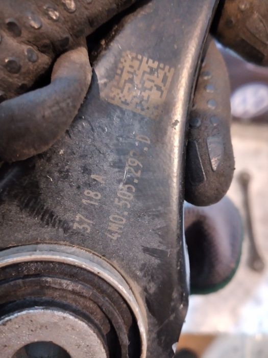 Audi a4 b9 wahacz prawy tył