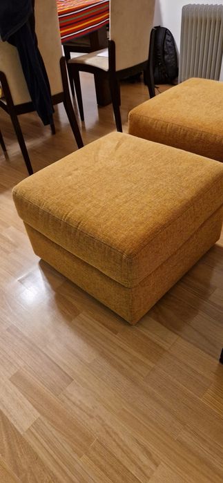 Conjunto de 2 puffs em tecido laranka em optimo estado. Vendo so 1