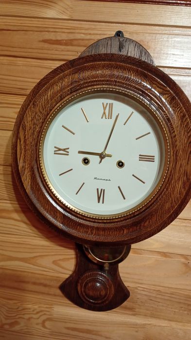 Механічний настінний годинник з боєм в дубовому корпусі