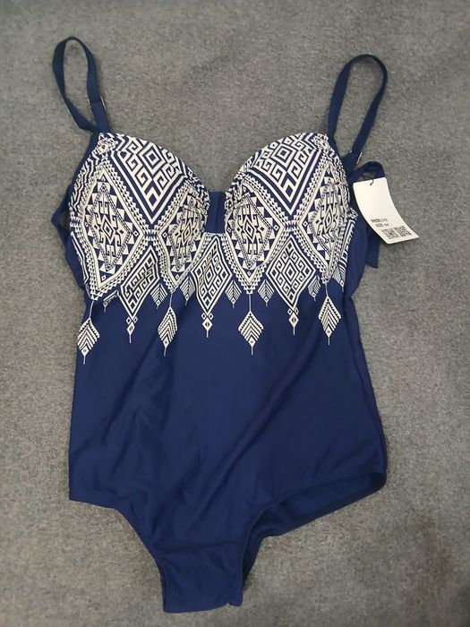 Продам купальник суцільний