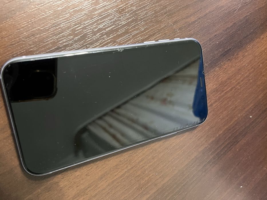 Продам айфон 11