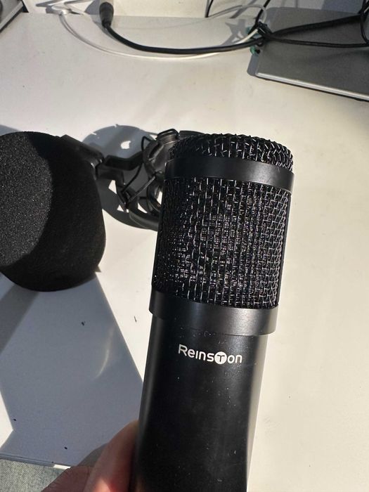 mikrofon pojemnościowy Reinston ze statywem