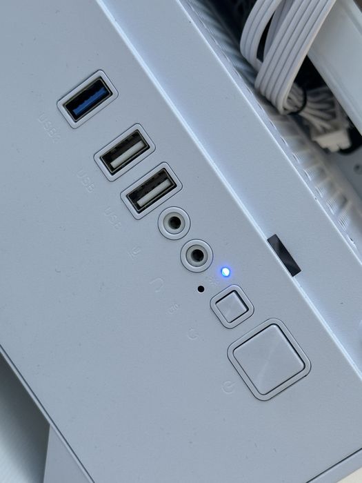 Digital PC Midline Ghost | Ryzen 5 7500F + RTX5060TI