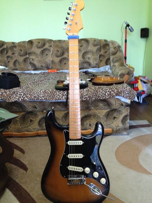 Продам Fender American Deluxe v-neck 2004 г