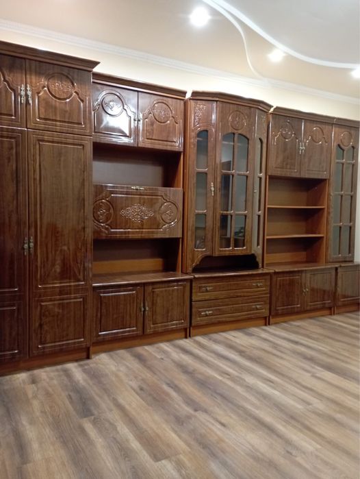 Продам стінку у вітальню,розмір 2.10м/4м